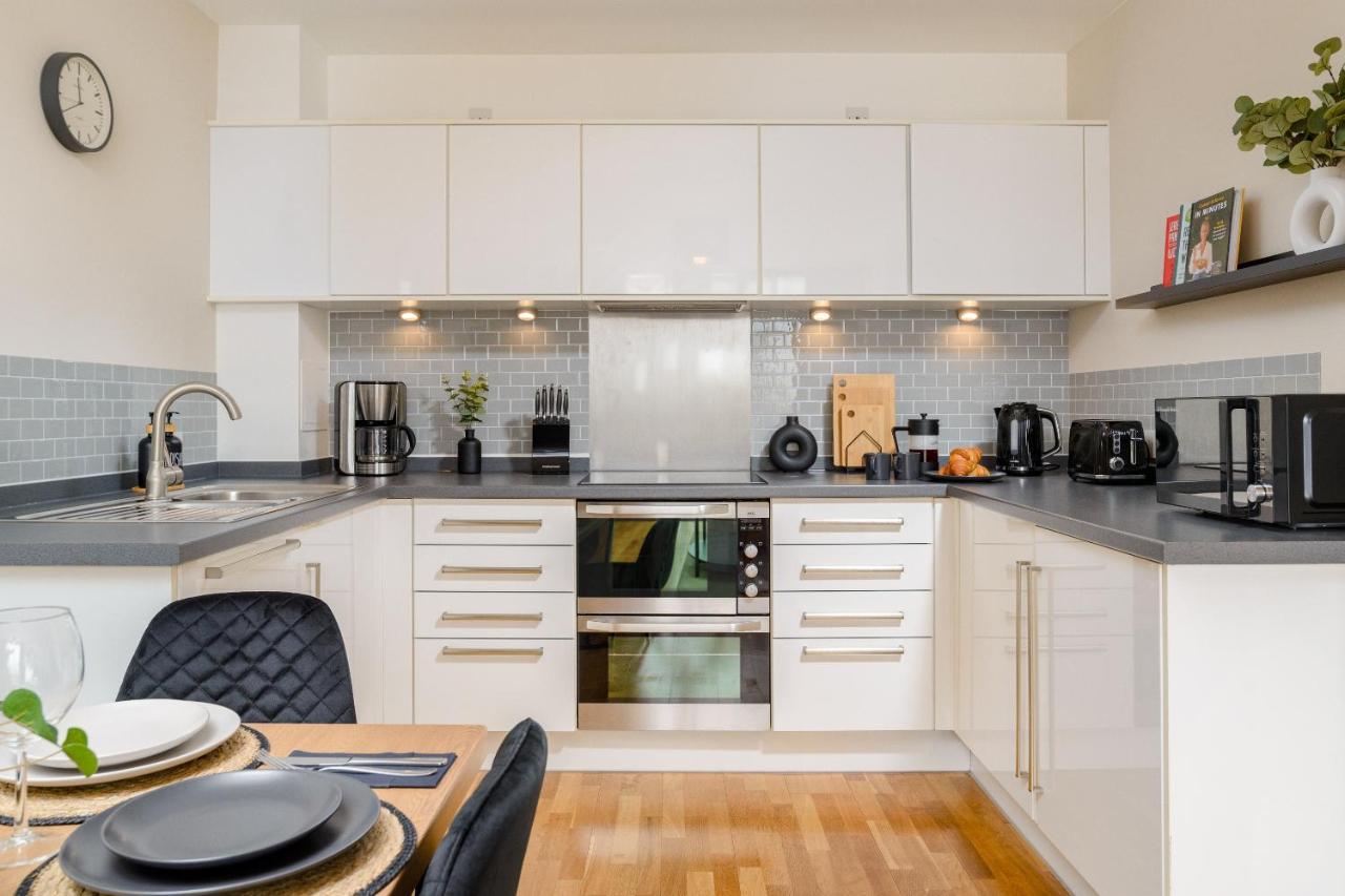 Premium Apartment - Allocated Parking - Great Location Plymouth Eksteriør bilde